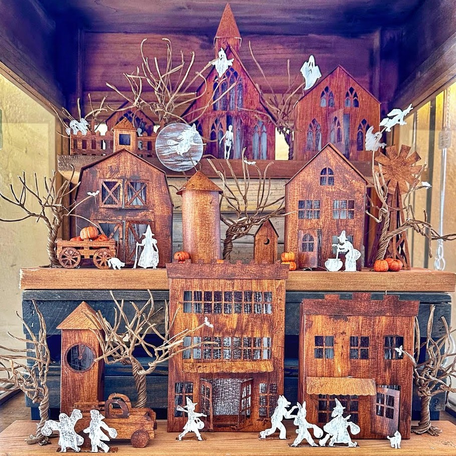 73-virginia-angus-halloween-village-all-example-01-1.jpg