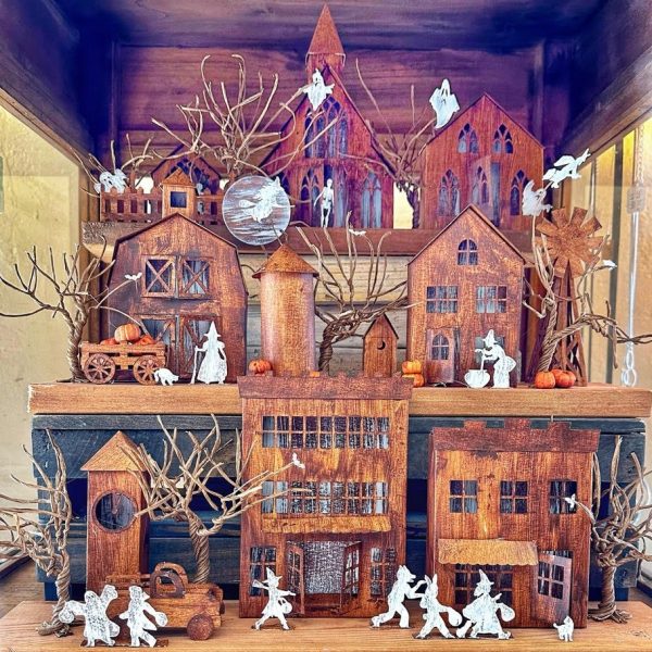 73-virginia-angus-halloween-village-all-example-01-1.jpg